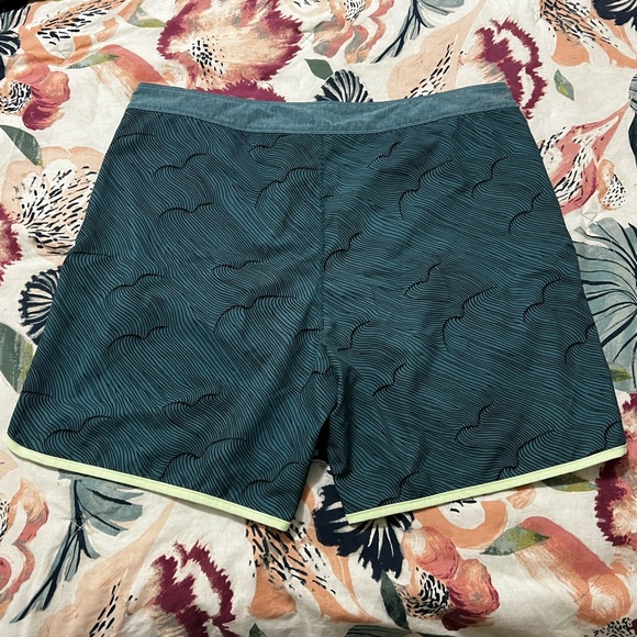 Men’s Hurley board shorts - Picture 4 of 4